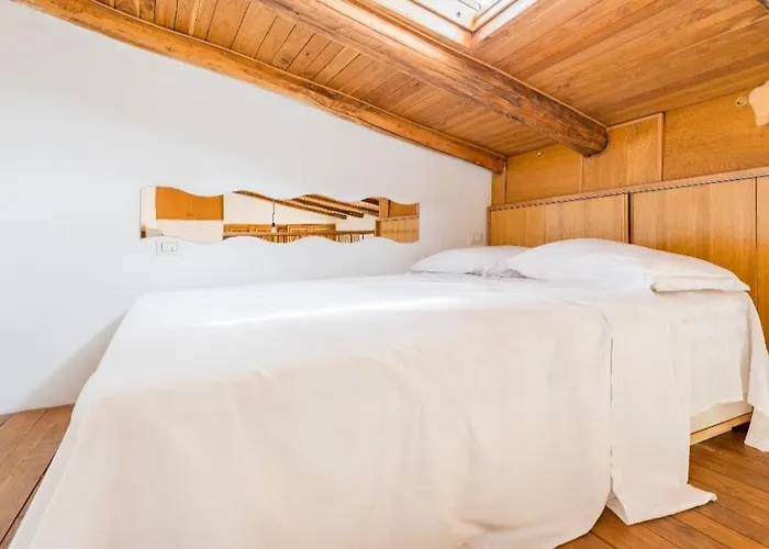 Attico Con Terrazza Santa Cecilia Рим