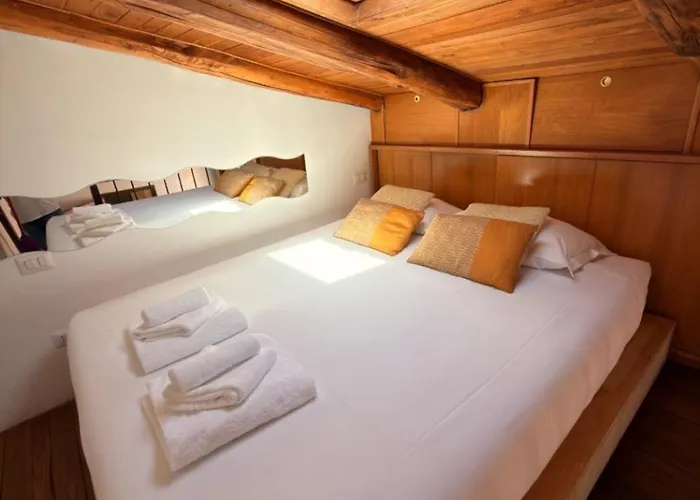 Attico Con Terrazza Santa Cecilia Апартаменты